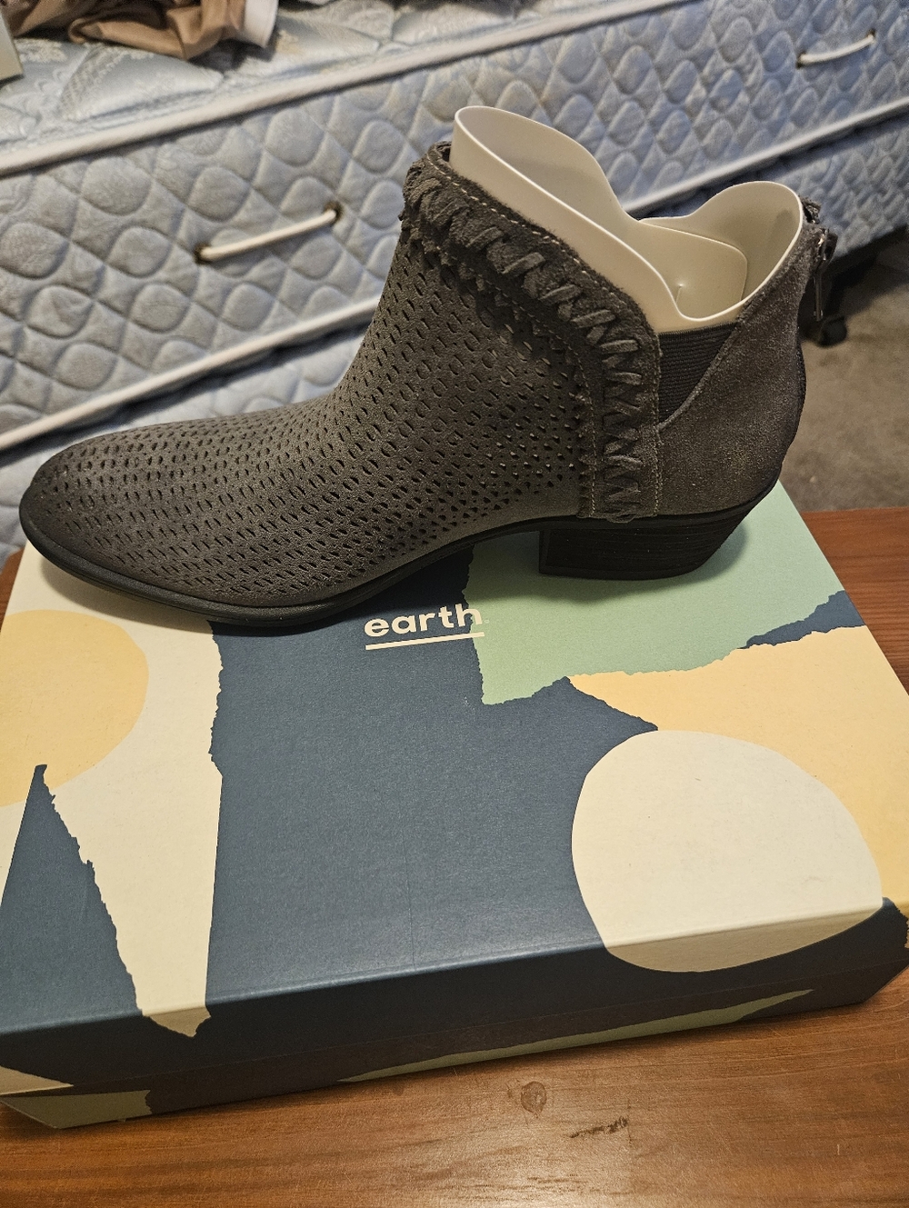 Earth Peak Perry Booties Charcoal Grey Suede | Women’s 10W | NEW